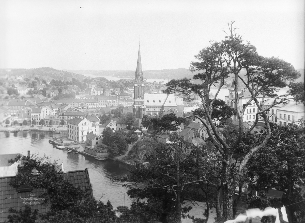 Arendal - Byen fra Heien med Kirken 10.juni 1903