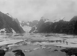 Prot: Troldvann - Over isen haand i haand knekket 13/8 1906
