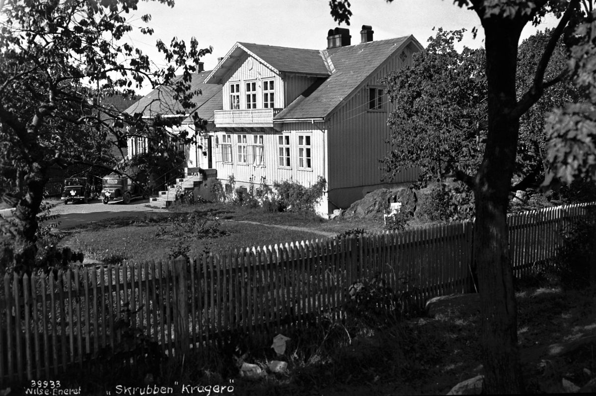 Skrubben Pensjonat i Kragerø.  Gammel trebygning i en gammel hage.