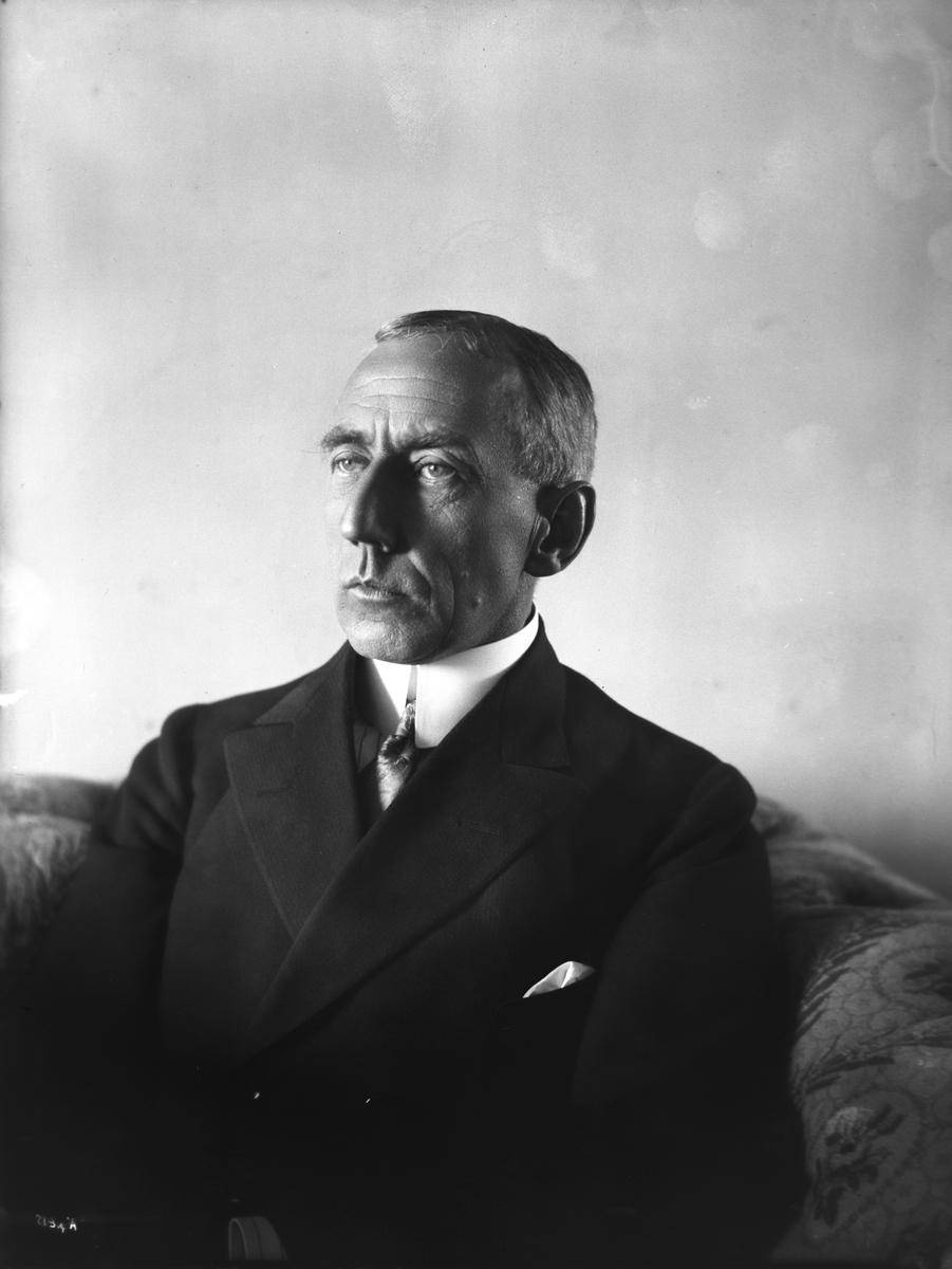 Roald Amundsen i sofaen 1913