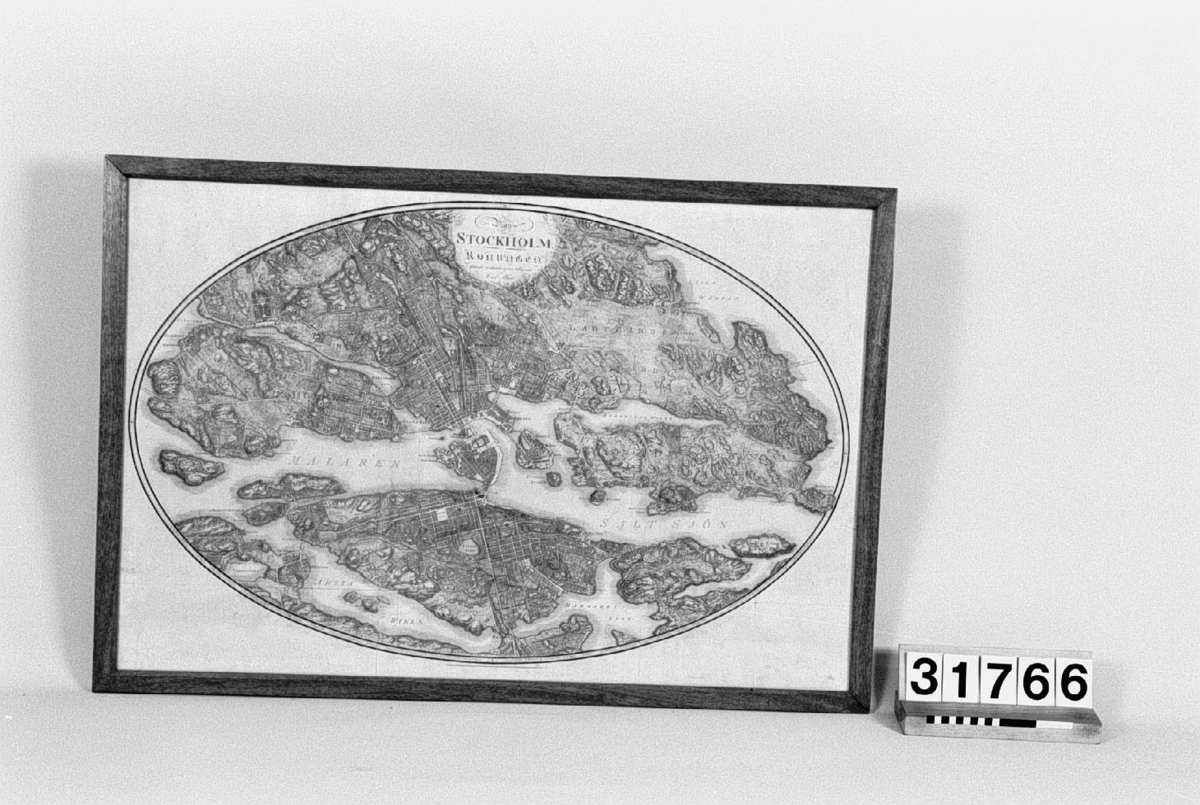 Plan av Stockholm. Graverad och utgiven år 1805. Konungen i djupaste underdånighet tillägnad av Carl Akrel. Glasad ekram.