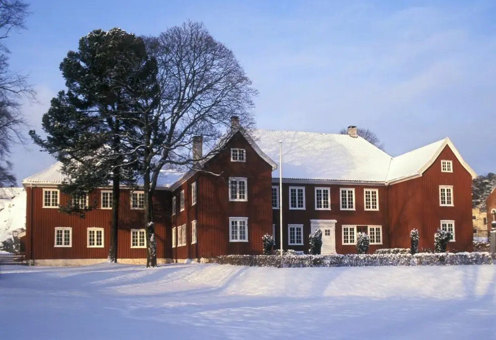 Herregården i vinterdrakt. Foto: Vidar Askeland.