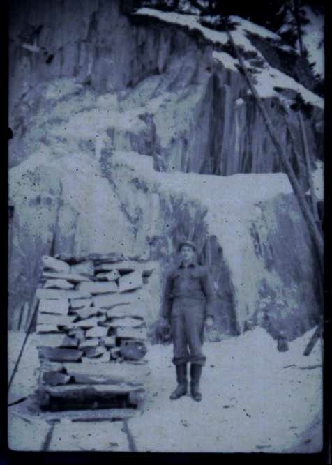 Tarjei Mandt frakter grot på tralle i steinberget 1938/ 39