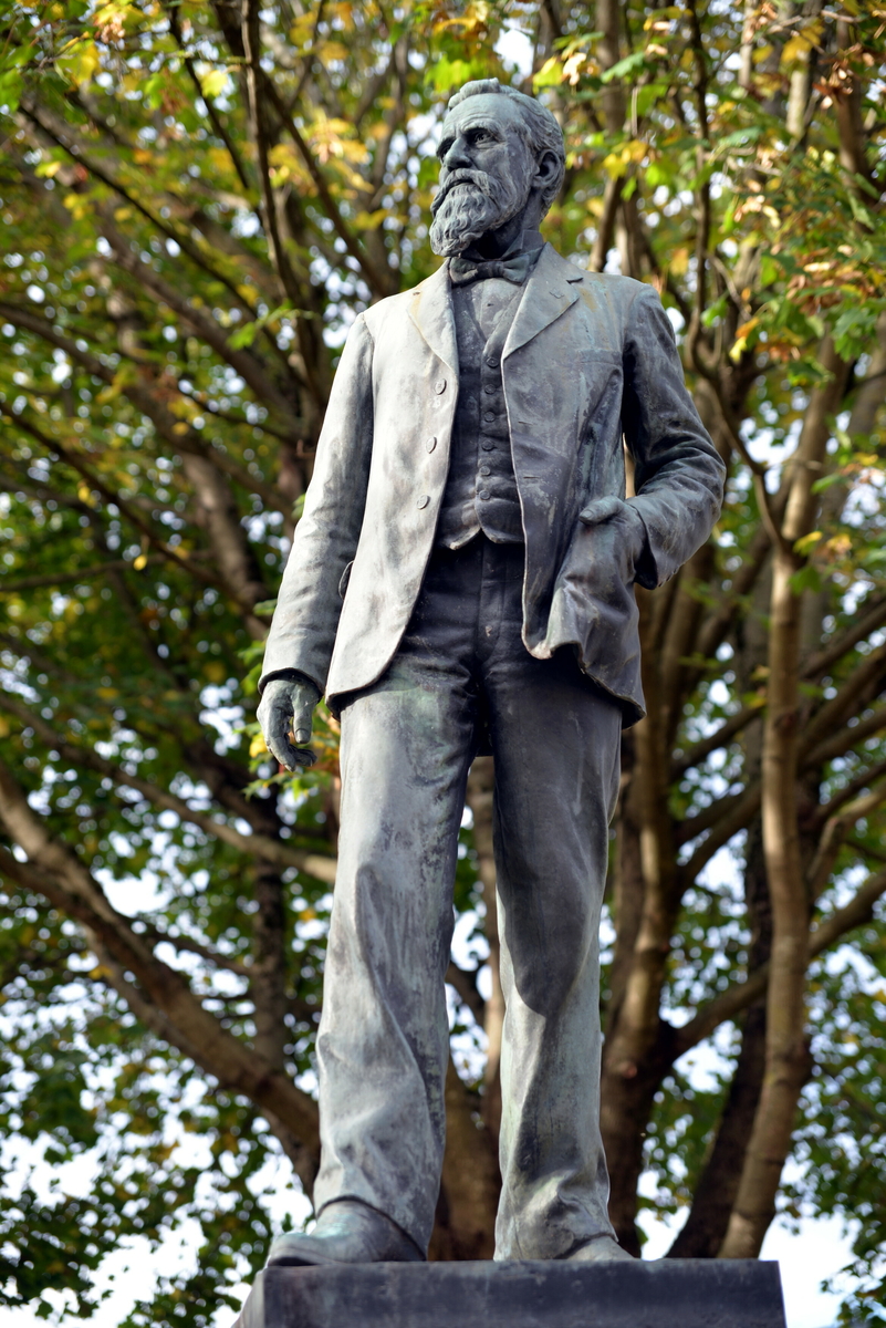 Statue av skipskaptein Carl Reynolds, stifteren av IOGT.