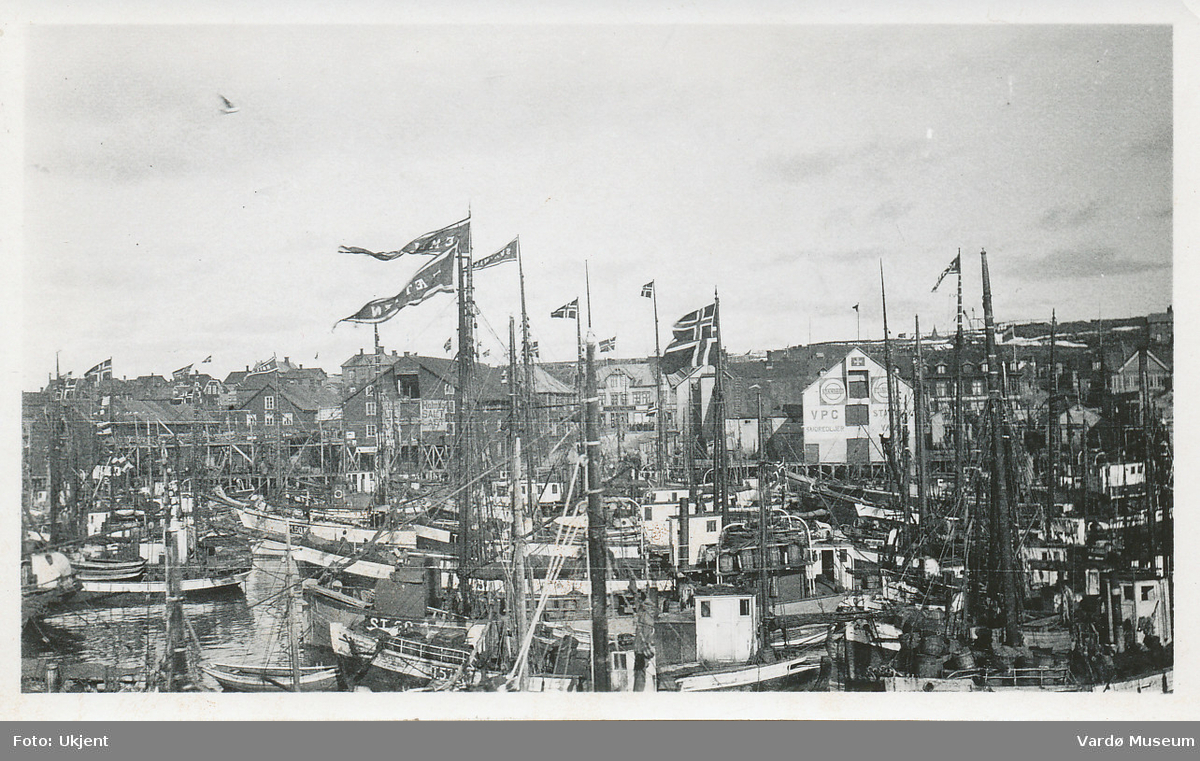 Vardø havn 17. mai 1933