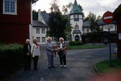 Kvinnegruppe ved Bårdshaug herregård