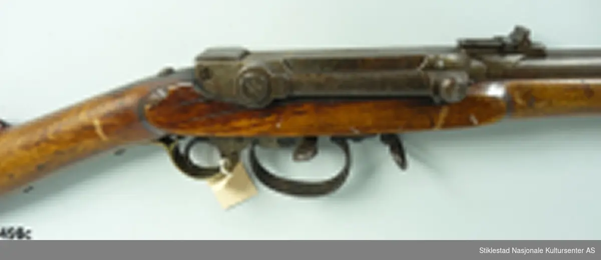 Kammerlader m 1860 forandret til Lunds system i 1867 til patrongevær ( Remingtonkaliber)