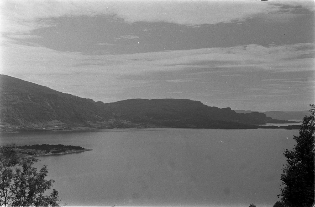 Gaukstad, Fusa. Utsyn ut Samnangerfjorden.