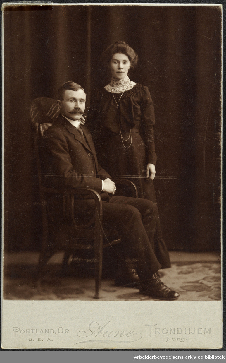 Johan og Albine Nygaardsvold. Fotografer i Aune atelier antageligvis i Trondheim etter 1910.