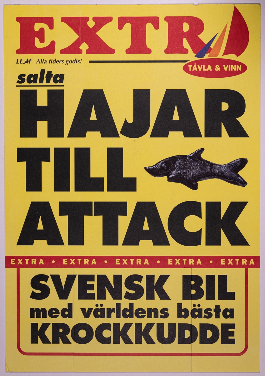Reklamskylt av papp, flerfärgstryck, för Ahlgrens bilar och Salta hajar.