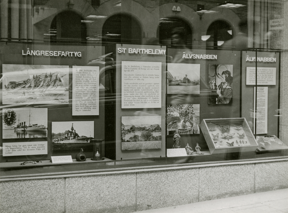 Utställning "Flottans långresor". Skärmutställning med fotografier och souvenirer från långresan med ÄLVSNABBEN m.m.