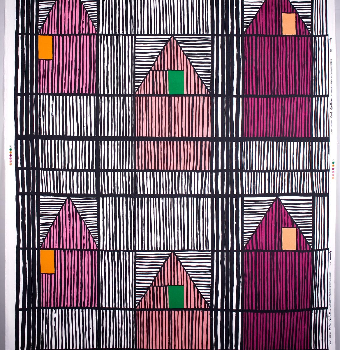 Geometriskt mönster inspirerat av danska korsvirkeshus. Vit botten , svarta streck och streck i vinrött, rosa, aprikos, rektanglar i gult och grönt