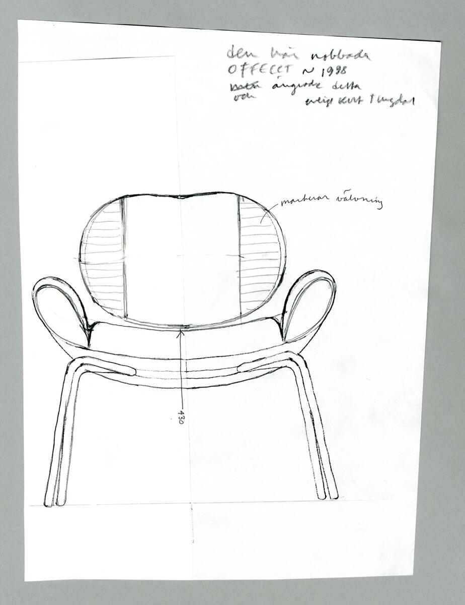 Fåtölj/stol med bred sittplats, armstöd och ryggstöd.
