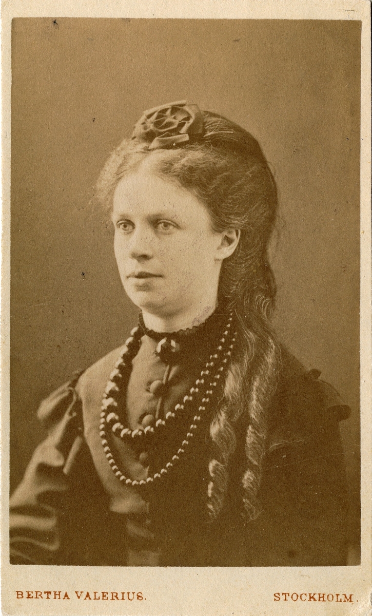 Porträtt av Sara Gustava Adelsköld (f. Brolin) (1844-1940).