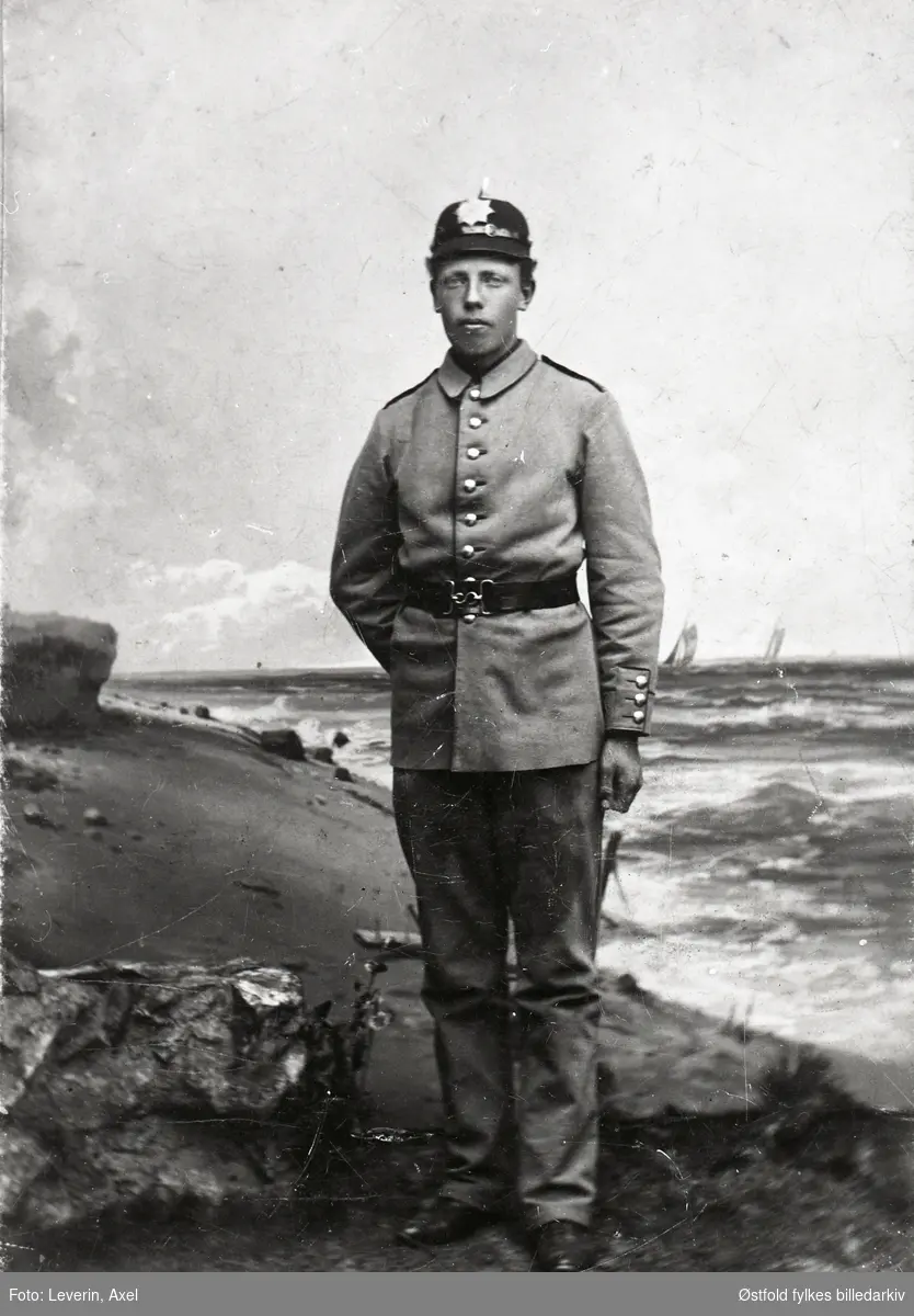 Portrett av Marius Sandengen i uniform.