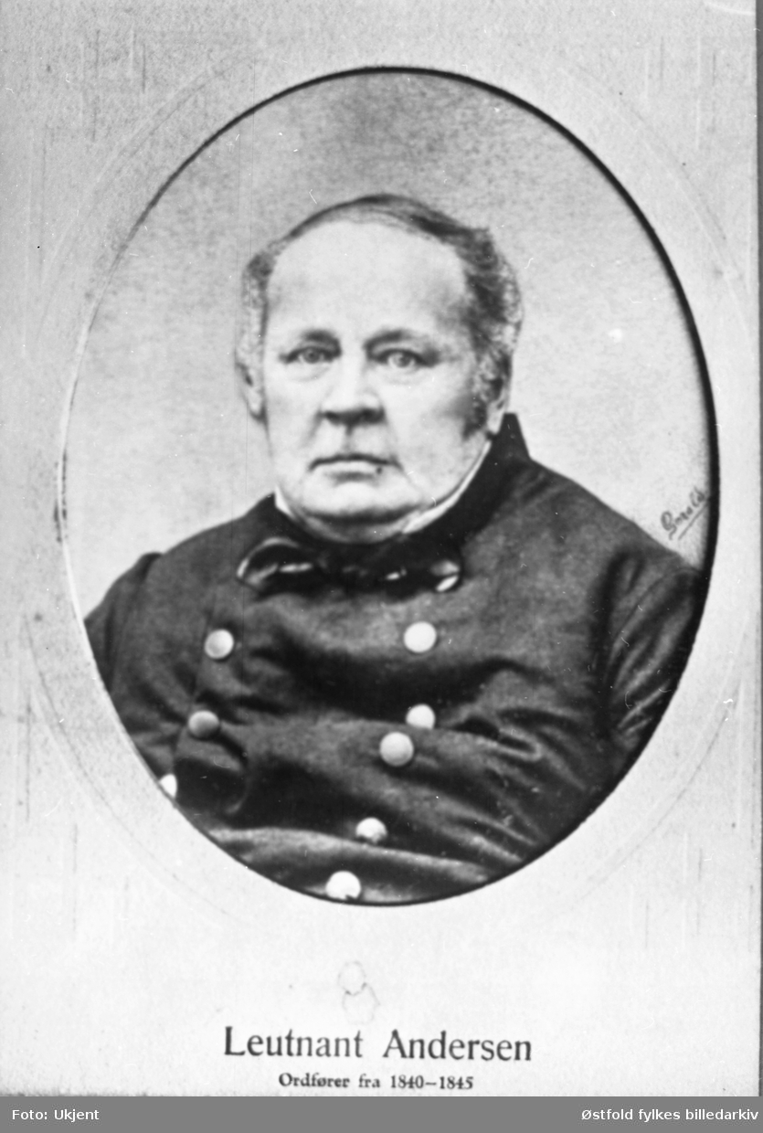 Portrett av løytnant Andersen, ordfører i Tune  1840-1845.
Se opprinnelig bilde av hele personen, bilde nr. 2.