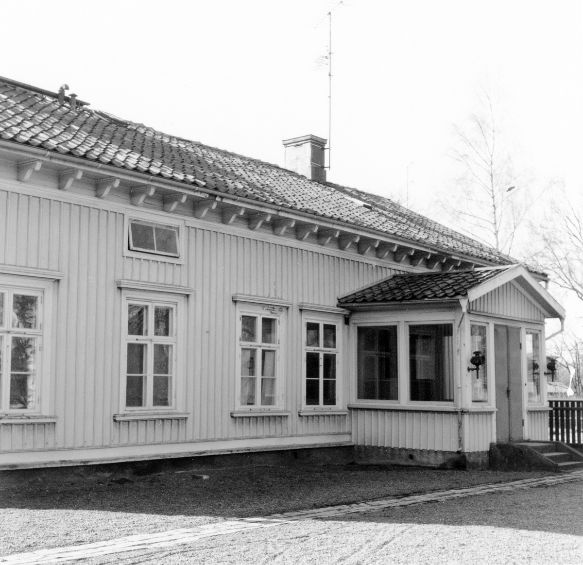 Byggnad med farstu, korsningen Norra Ringgatan - Västra Ringgatan, kv. Alströmer.