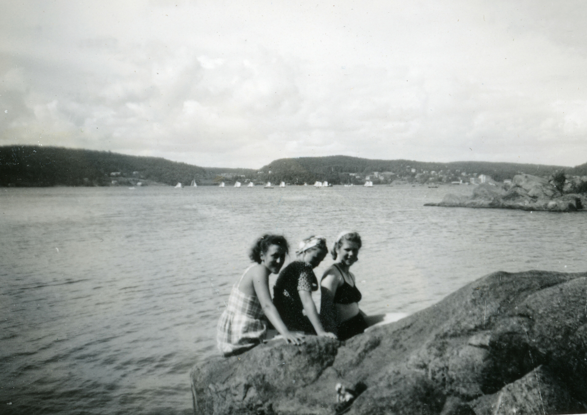 Badeliv i Bamble i 1947.  Dei var på hytte tilhøyrande Hvalvik.