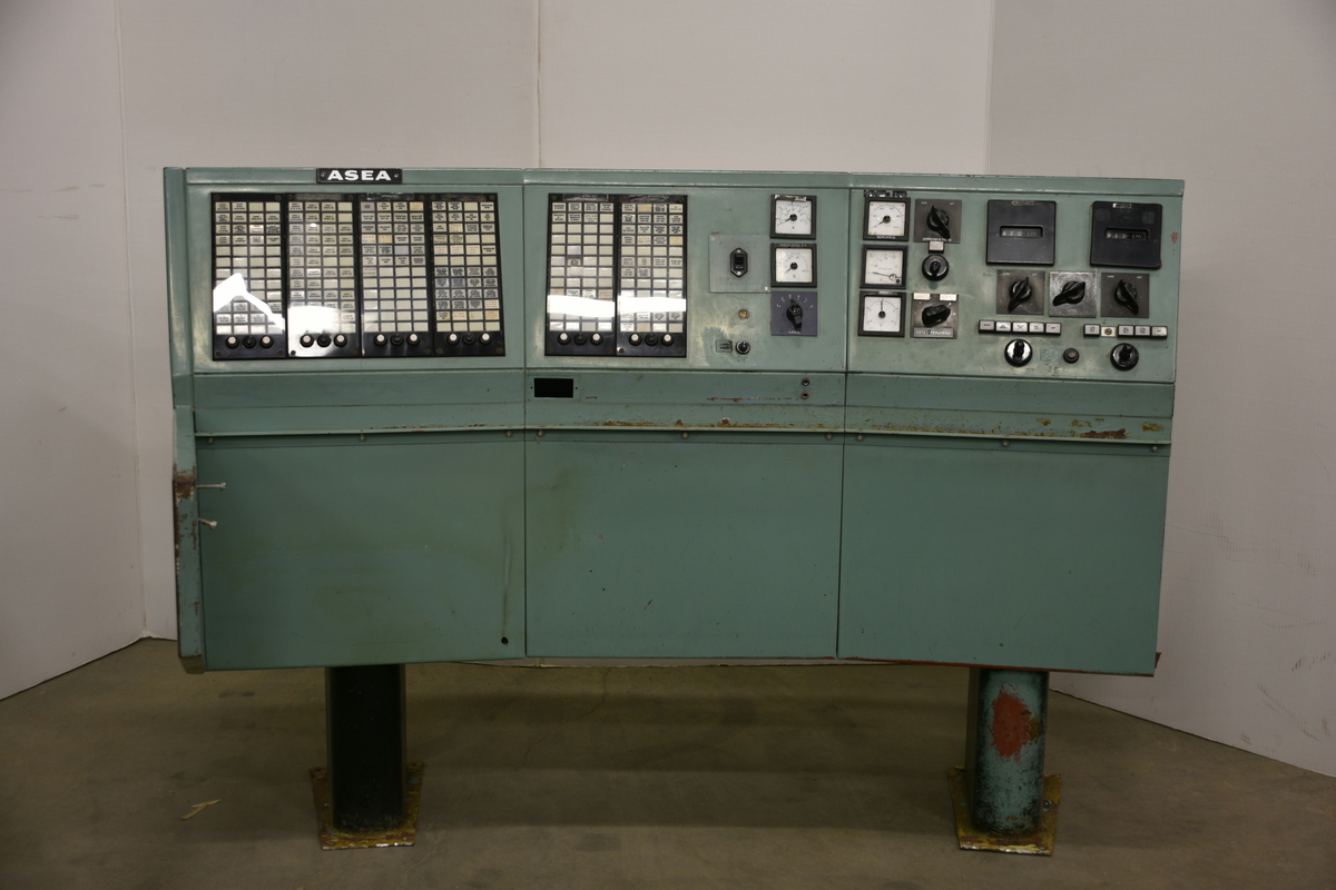 Kontrollbord för kärnkraftverk, del av: Pult (vänster).