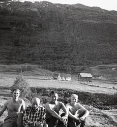 Fra venstre Einar Linderud, Martin Tranmæl, Odd Sevje og Rol