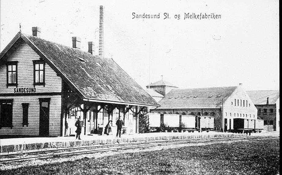 Melkefabrikken og Sandesund stasjon