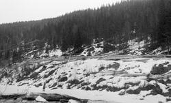 Tømmertillegging på snøen ved Vinstravassdraget i Nord-Fron 