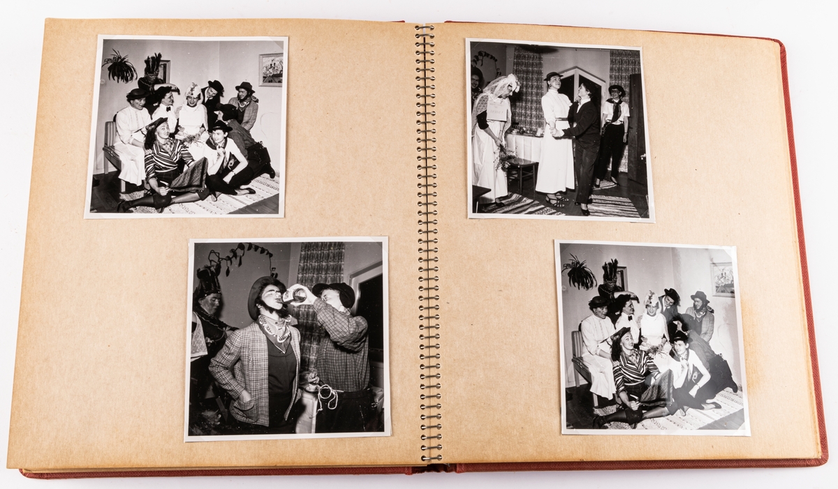 Fotoalbum, ringbundet med röda pärmar med guldtryck. Innehåller svartvita foton från maskerad/teater.
