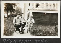 Billy og jeg paa kjöretur. Evanston høsten 1925