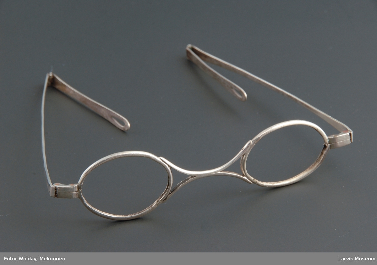 Form: stål brilleinfatning
