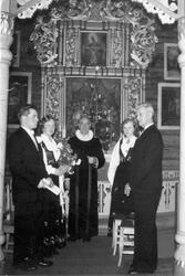 Brudeparet Magne Skjedsvoll (f. 1935) og Marit Skjedsvoll (f