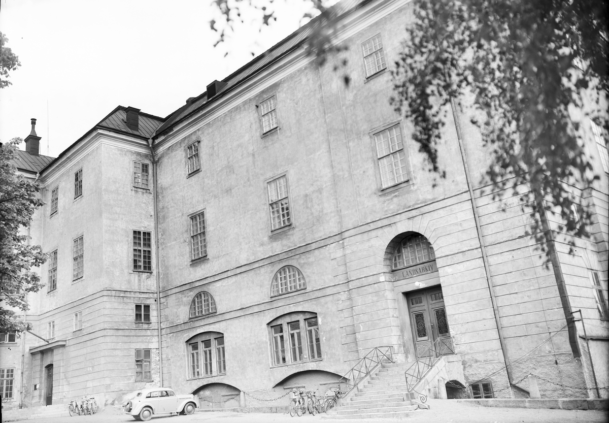 Tvärslottet med ingången till Landsarkivet, Uppsala slott 1946