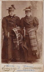 Godt kledde damer på Kristiansundsbesøk i januar 1898.