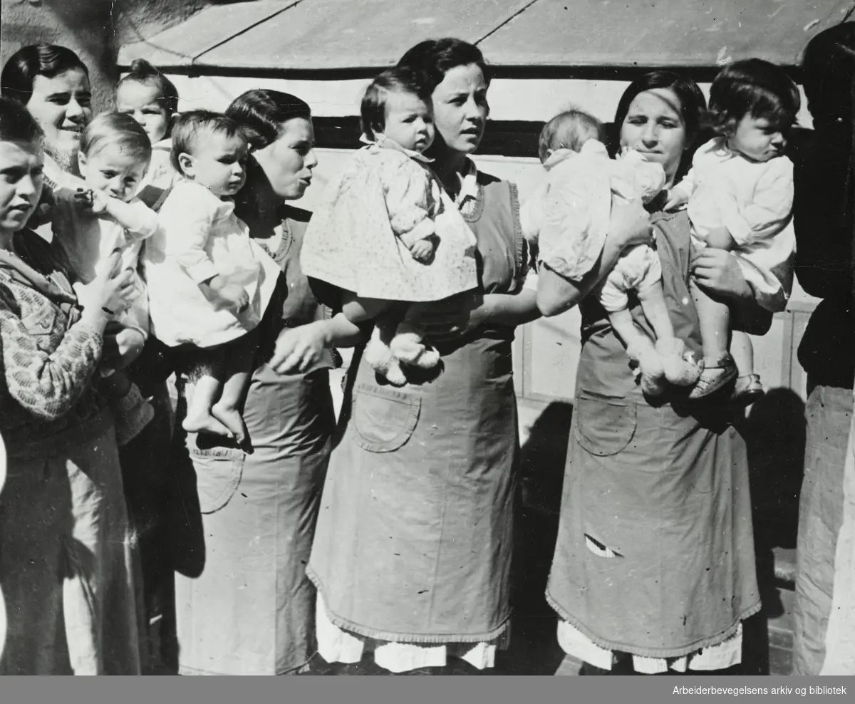 Borgerkrigen i Spania. Barnehage, drevet av Kvinneinstituttet i Madrid. Udatert. Antatt 1937. Arbeidermagasinet/Magasinet for Alle
