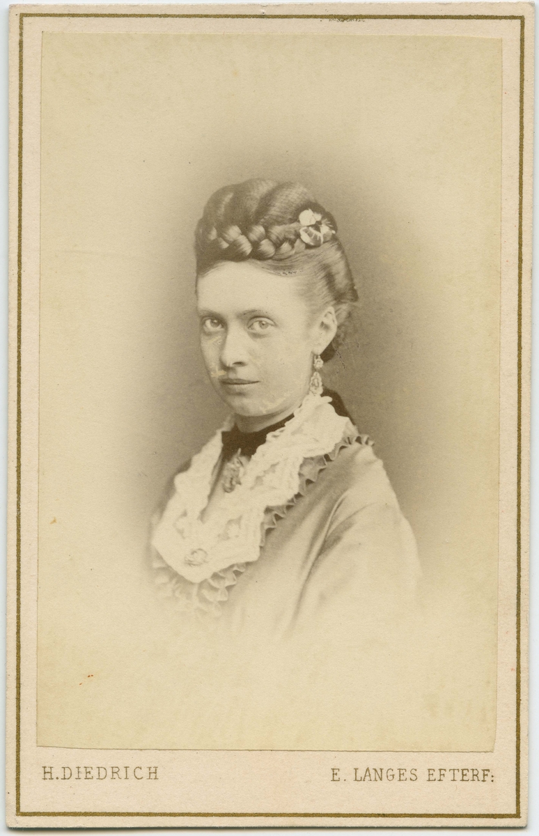 Porträtt på Mariann de Geer.