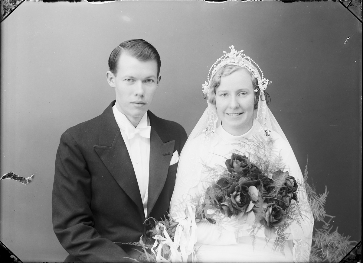 Brudparet Bülow från Borggårde, Hökhuvud socken, Uppland 1934