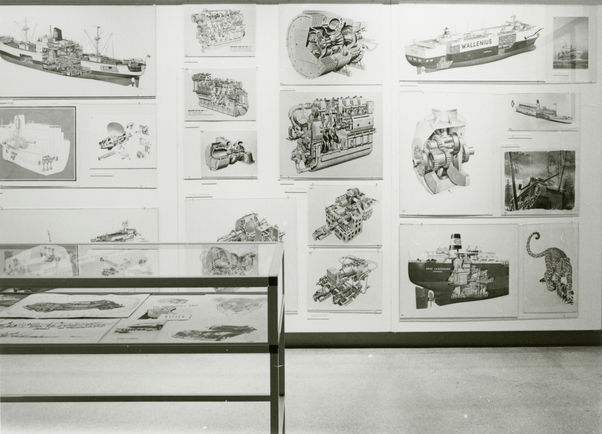 Utställningen Nikolai Kowarsky - en ritbordskonstnär. Skärm med illustrationer av konstnären.