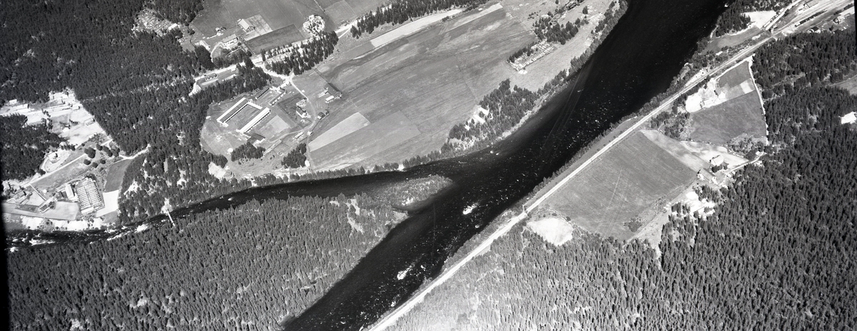 3 flyfoto av Vikojordet som var område for Hallingdalsmessa (varemesse) i 1936. På siste bildet ser vi også Breidok og ned til jernbanestasjonen