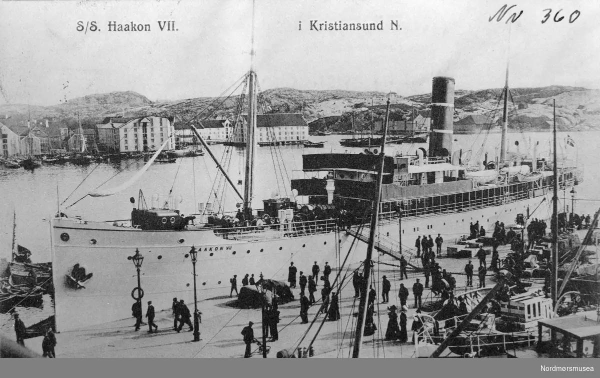 Postkort med fartøyet "S/S Haakon VII" i Kristiansund.