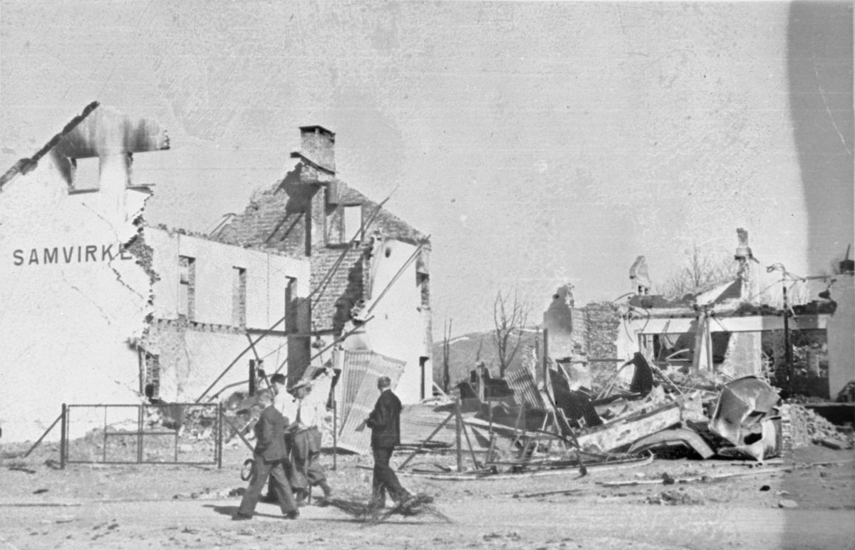 Ødeleggelser etter bombingen av Namsos.