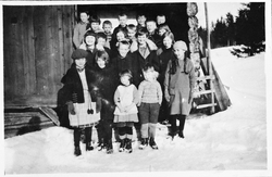 Rud klokkergård, Vestre Toten ca. 1930. Småskoleklasse samle