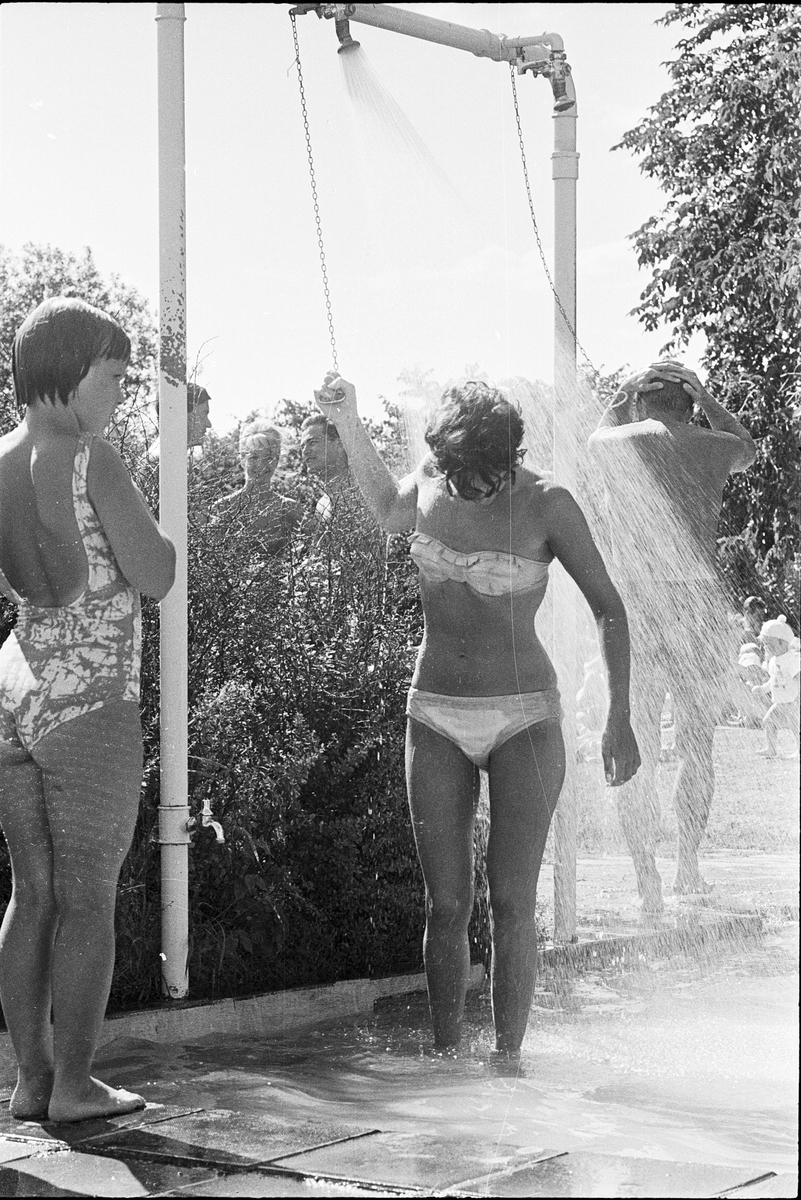Fyrisbadet - värmeböljan gav rekordträngsel, Uppsala 1966