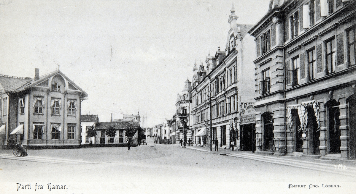 Postkort, Hamar, jernbaneplassen, Hamars første stasjonsbygning, Grand Hotell, Torggata 3,