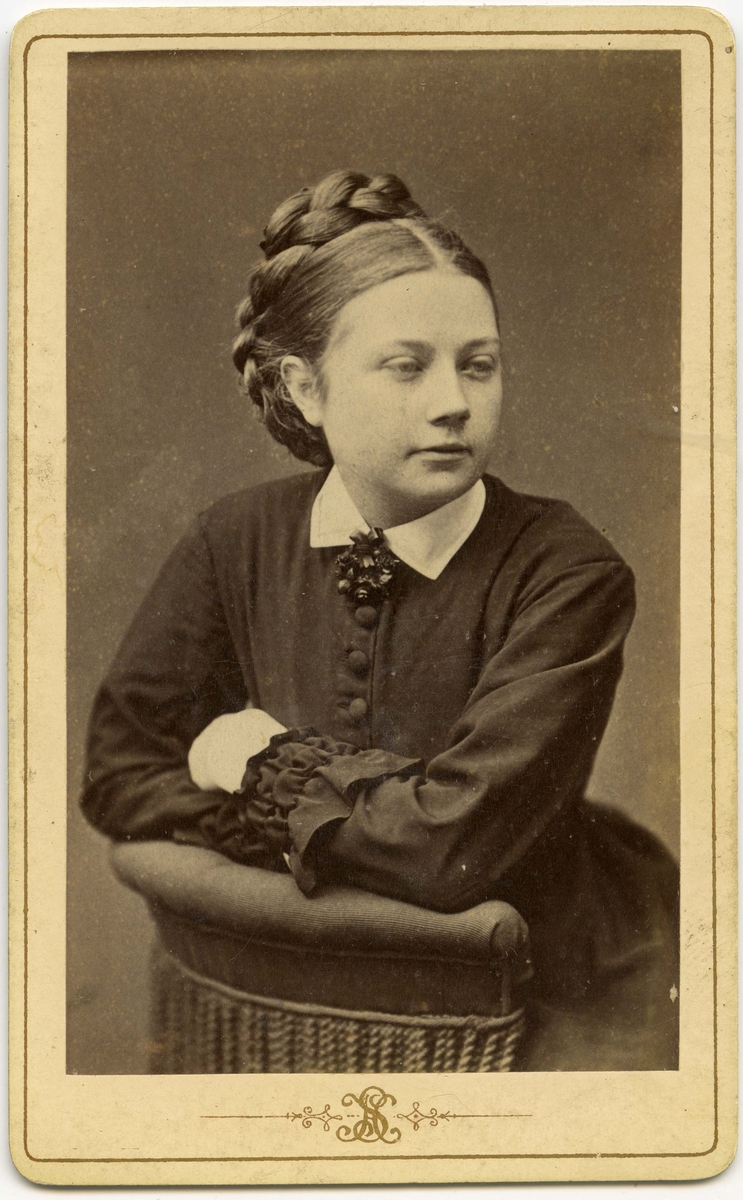 Porträtt på Fru Edla Friberg född Risling.