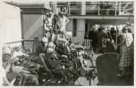 Mange passasjerer sittende i dekkstoler på dekk ombord  på D/S Bergensfjord (Bilde 2) - Roald Amundsen ombord i S/S "Bergensfjord" på turen Bergen - Oslo