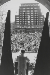 1. mai 1990. På Youngstorget i Oslo. LO leder Yngve Hågensen