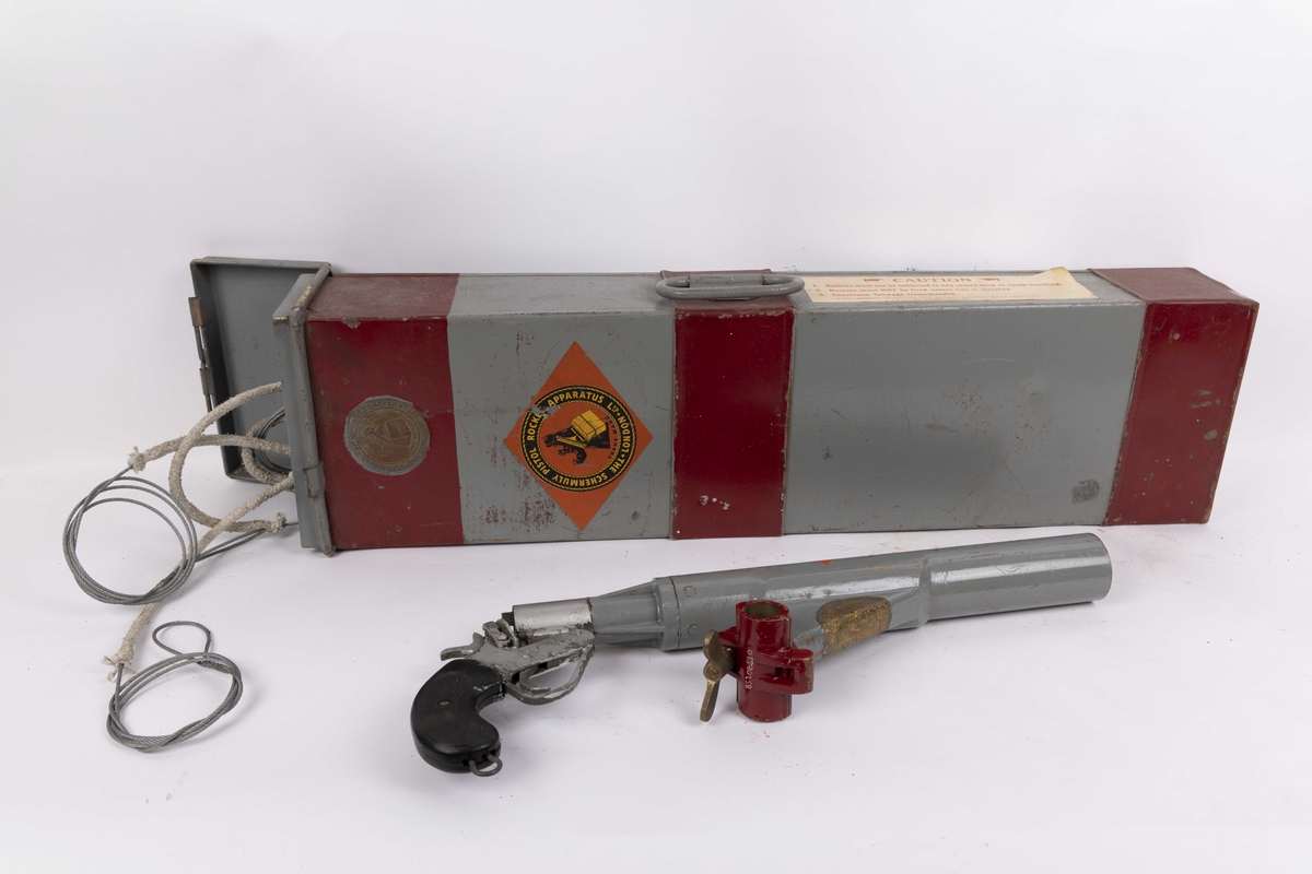 Redningsgevær. Schermuly Pistol Rocket Apparatus var et engelsk produsert gevær trolig rundt 1920-tallet. Ligger komplett i en rektangulær transportkasse i metall. Til utskyting av redningsline. Raketter er tømt for drivladninger. 
Schermuly's Pistol Rocket Apparatus (SPRA), er en linjekasteanordning designet av William Schermuly,