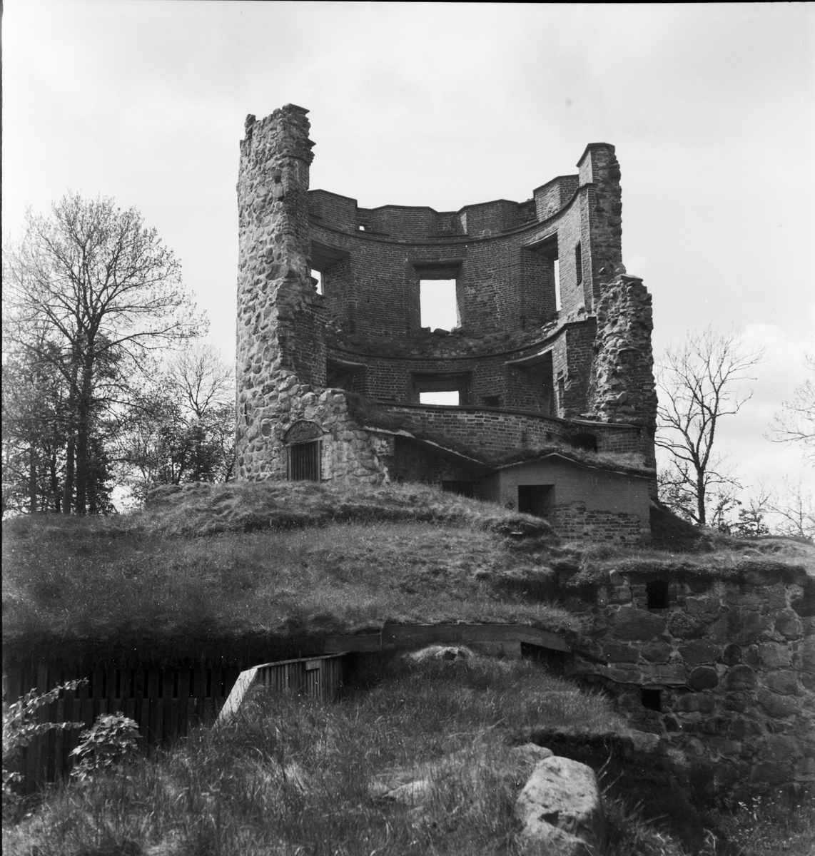 Mörby slottsruin, Fasterna socken, Uppland 1952