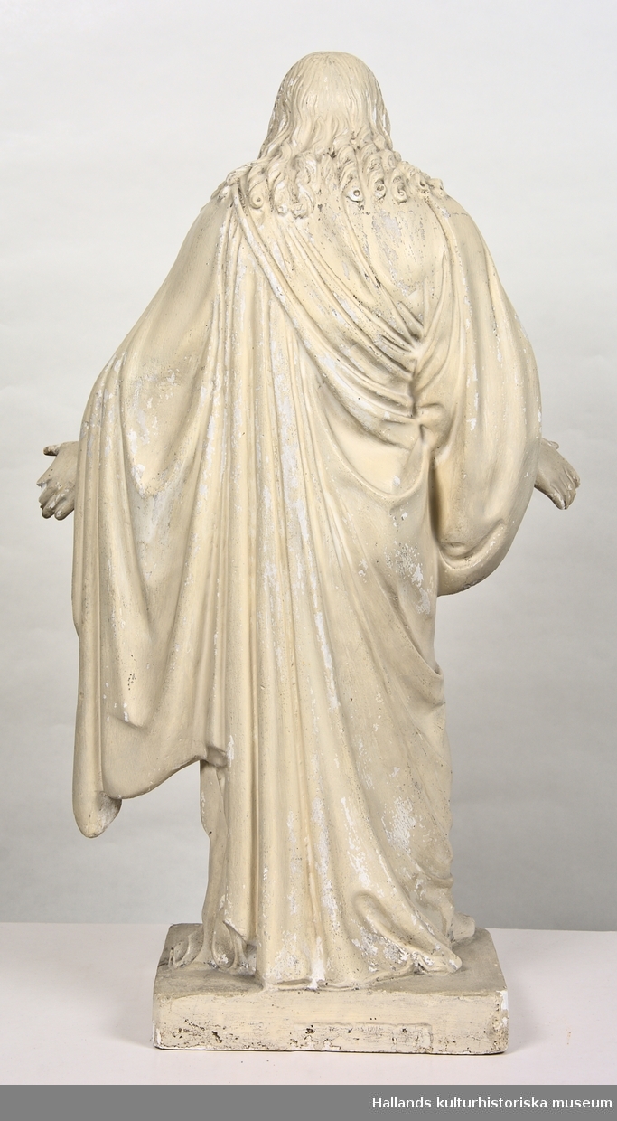 Statyett föreställande den uppståndne Jesus Kristus. Tillverkad av gips. Reproduktion efter original av Bertel Thorvaldsens. Omärkt.