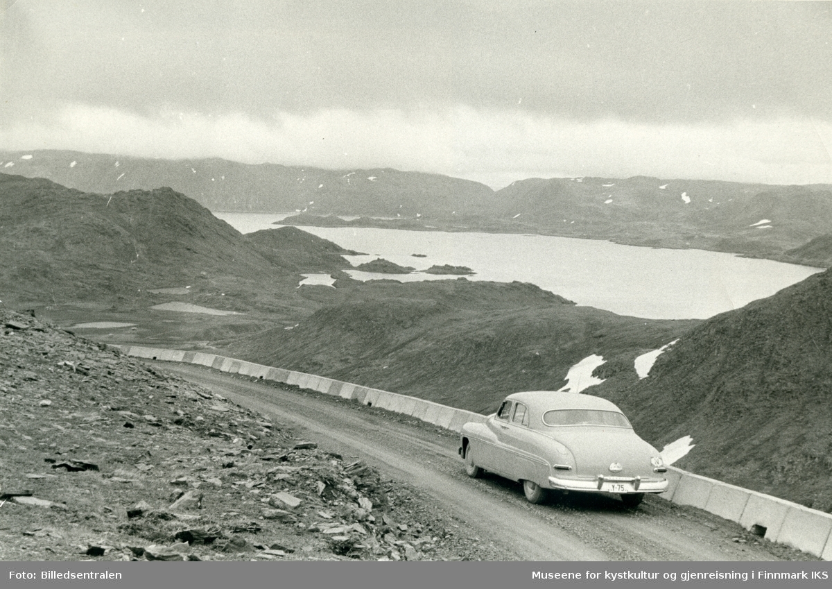 Utsikt fra Nordkappveien mot Skipsfjorden. Antatt slutten av 1950-tallet.