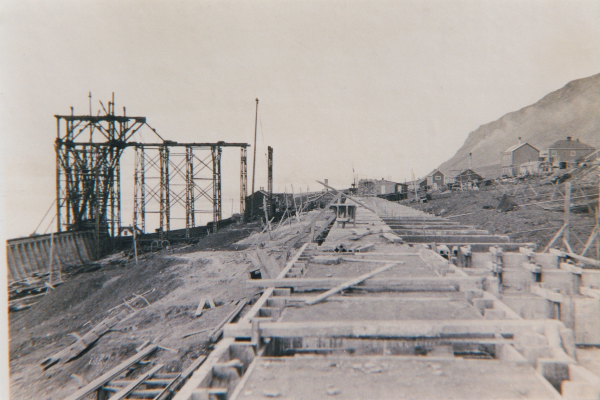 Bygging av nytt lasteanlegg startet i 1925.